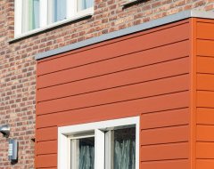 Keralit sponningsdeel houtnerf op uitbouw steenrood