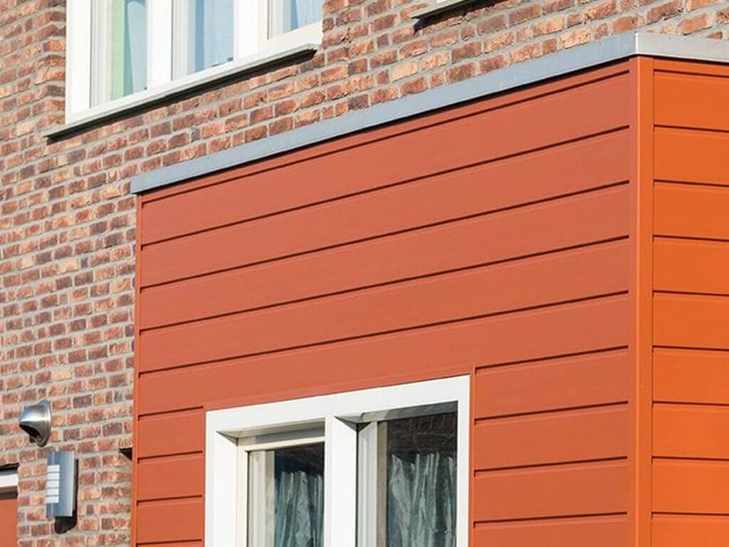 Keralit sponningsdeel houtnerf op uitbouw steenrood