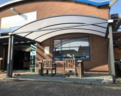 Gebogen carport antraciet muuranbouw