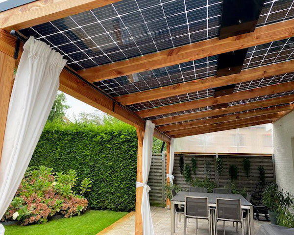 zonnepanelen veranda met gordijnen schoon