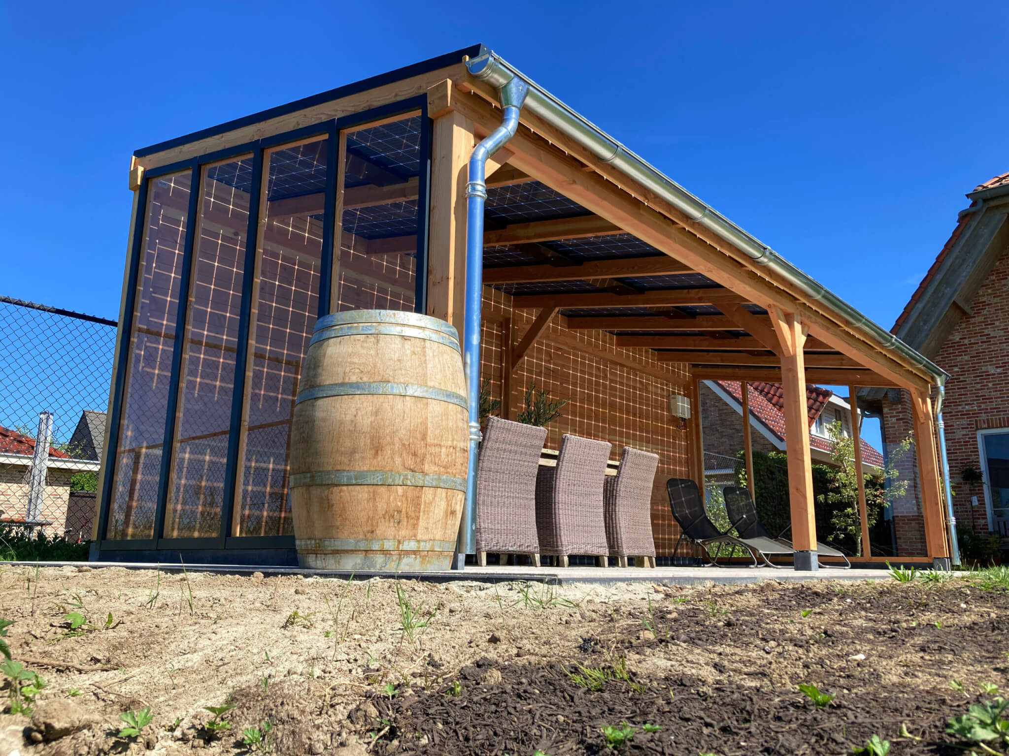 solar veranda hout met zijwand van glas