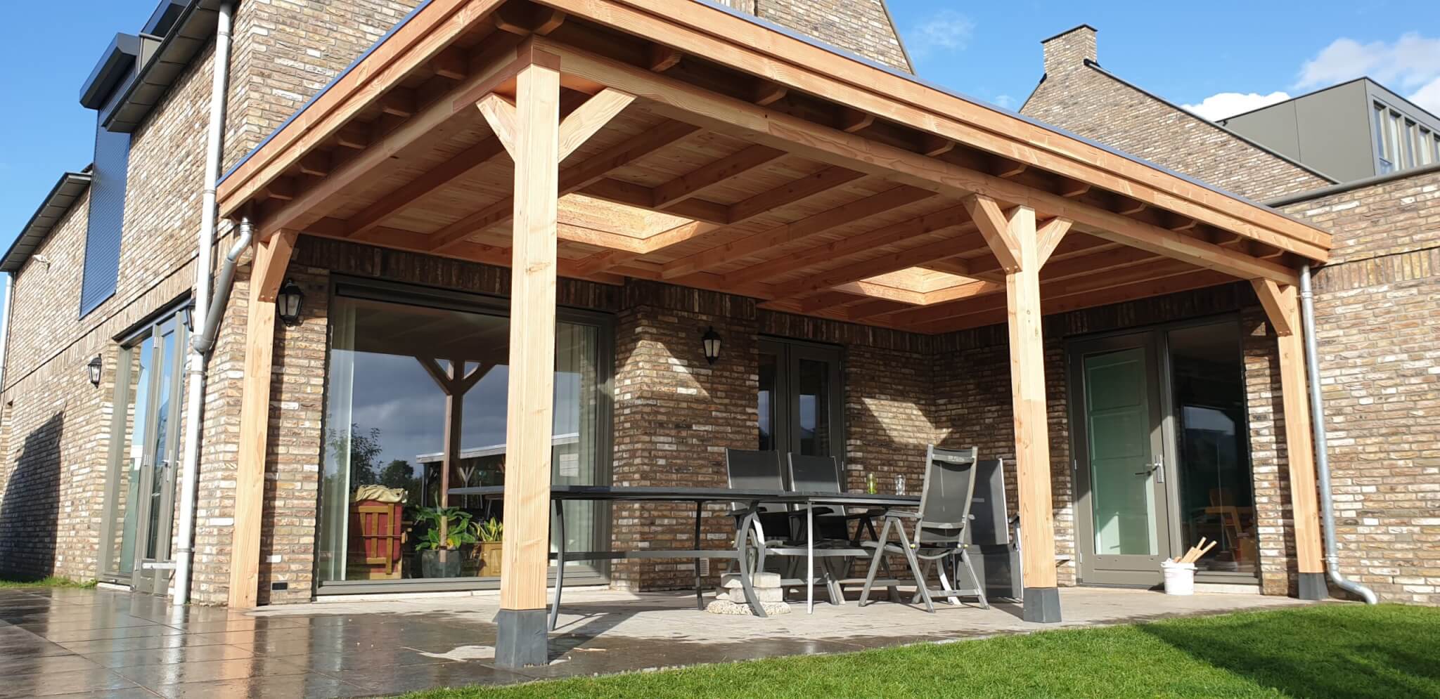 Terrasoverkapping met dubbel daklicht/lichtstraat