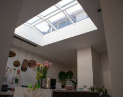 Lichtstraat in moderne keuken