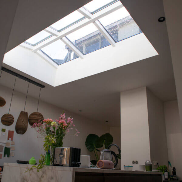 Lichtstraat in moderne keuken