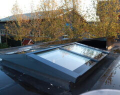 Zadeldak lichtstraat isolatieglas met antraciet profielen