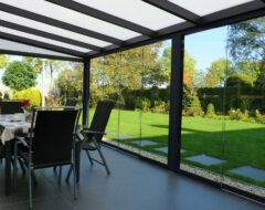 Deponti fiano aluminium terrasoverkapping met glazen schuifwanden