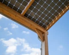 Douglas houten carport of veranda met zonnepanelen met hemelwaterafvoerset