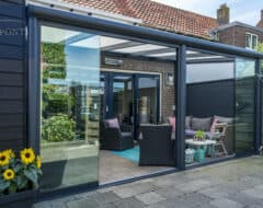 Deponti antractie overkapping tuinkamer met glazen schuifwand