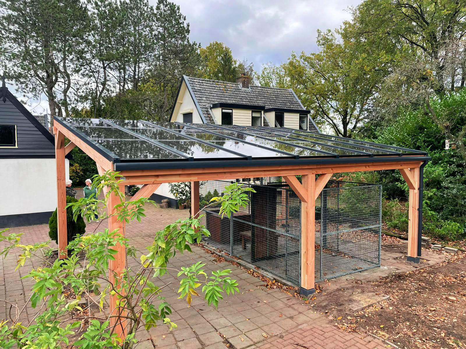 Solar carport veranda met zonnepanelen douglas hout dubbel in tuin