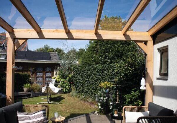 XL veranda carport met glas muuraanbouw
