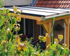 houten veranda met goot