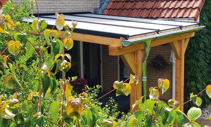 houten veranda met goot